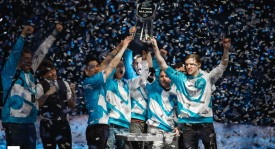 嘉年华现场演出由LifeAwaits乐队与Monstercat合作呈现